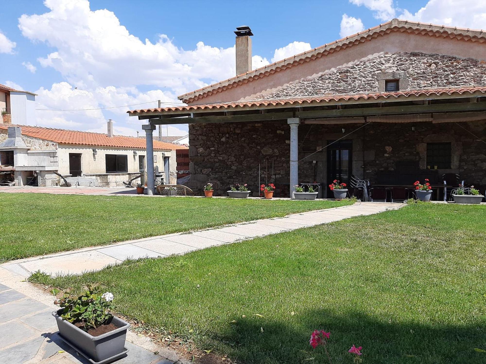 El Almendro Del Cura Villa Villarmayor  Eksteriør billede