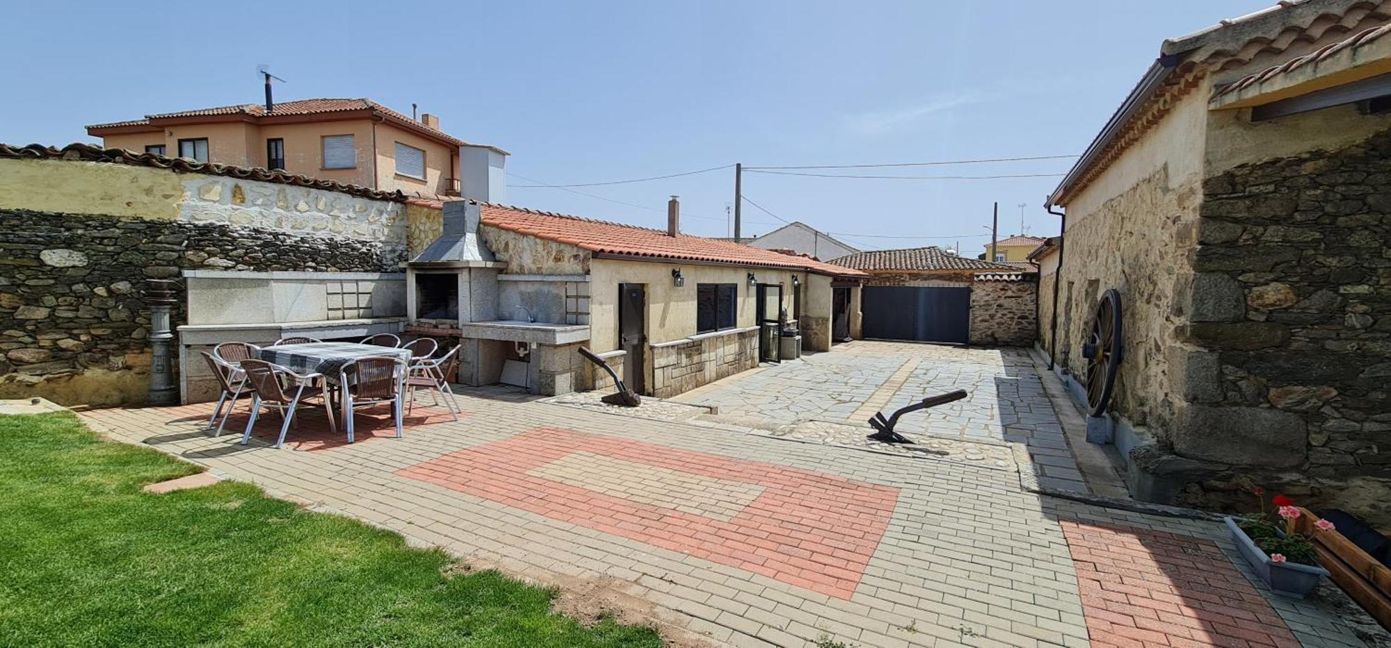 El Almendro Del Cura Villa Villarmayor  Eksteriør billede