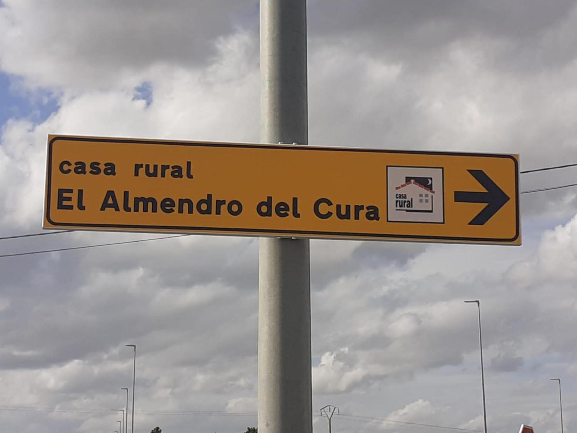 El Almendro Del Cura Villa Villarmayor  Eksteriør billede